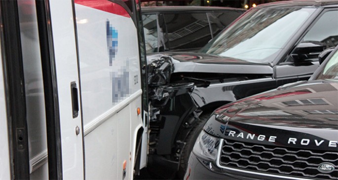 Avtobus 2 maşın, 3 CİP-ə çırpıldı: 5 milyonluq ziyan - VİDEO 