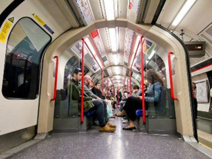 Metroda ispanca danışan qadına hücum olunub