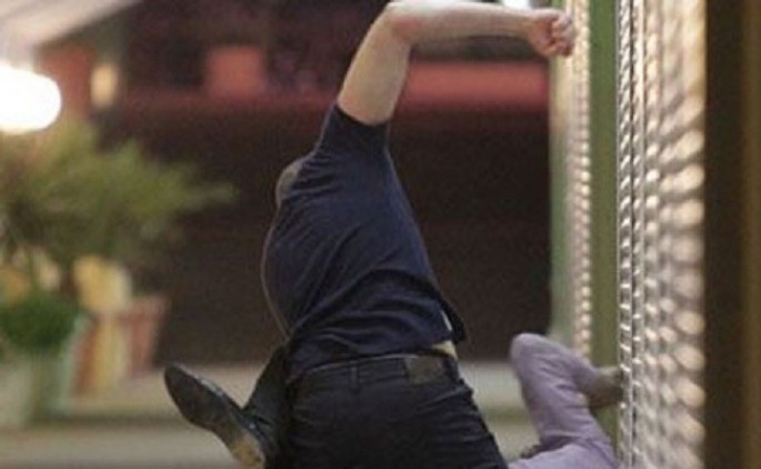 Gecə klubuna gedən 35 yaşlı şəxsi mühafizəçi döydü - Bakıda