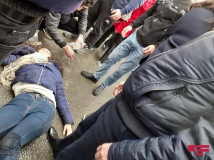 Gəncədə yolu keçən iki qadını maşın vurdu  - FOTO