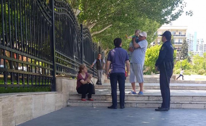 Bakıda polislər qadının həyatını xilas etdilər - FOTO