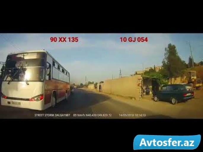 Avtobus sürücüsü insanların həyatını təhlükəyə atdı - VİDEO