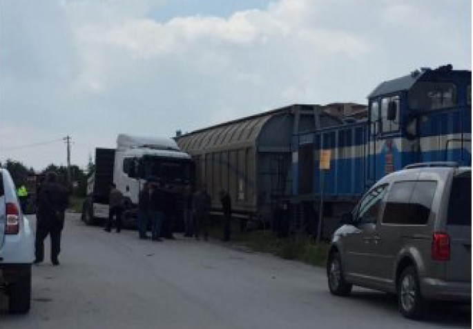 Qatar park edilmiş “TIR”a çırpılıb - FOTO