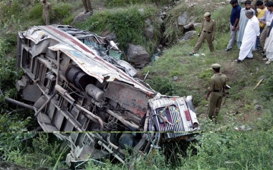 Avtobus körpüdən aşdı -  15 ölü, 25 yaralı