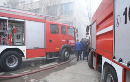 Bakıda “zapravka”da maşın yandı