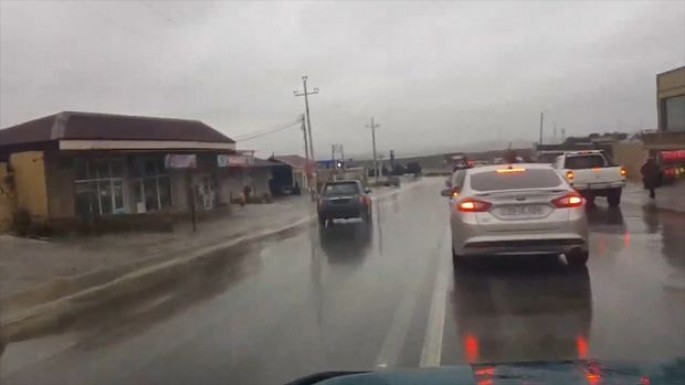 Bakıda nömrəsiz maşın sürən şəxs təhlükəli anlar yaşatdı - VİDEO