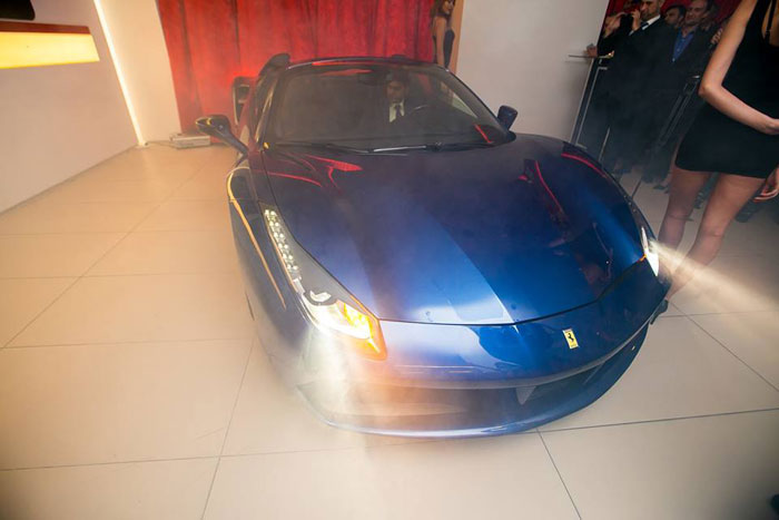 Yeni "Ferrari"lər Bakıda - FOTOLAR