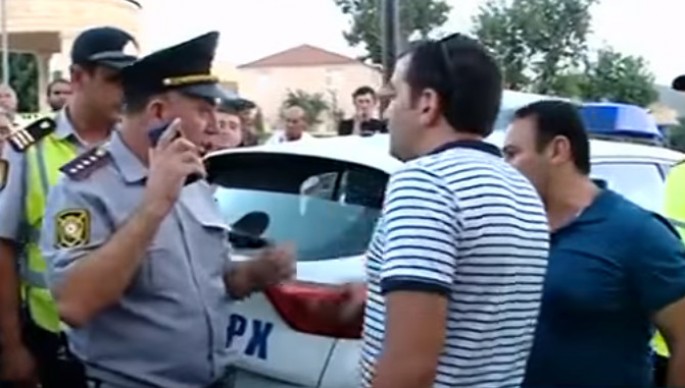 Sürücü yol polisinə etiraz etdi – “Naxalni” cərimə yazırsan” - VİDEO