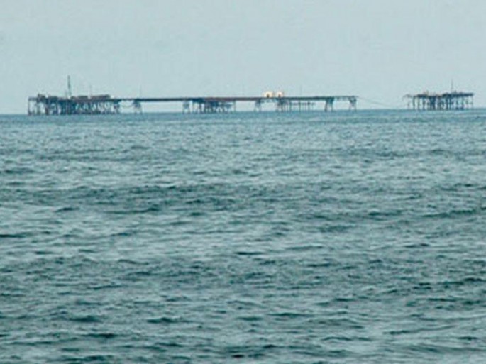 Dənizdə 1000-dən çox neftçi təxliyə edilib