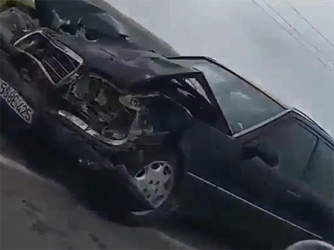 Novxanı yolunda qəza: 3 avtomobil yararsız vəziyyətə düşdü - VİDEO