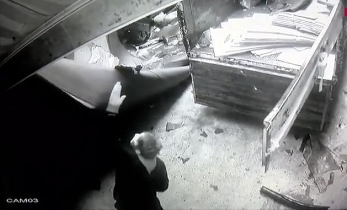 Fəhlələr ölümdən son anda xilas oldu - VİDEO