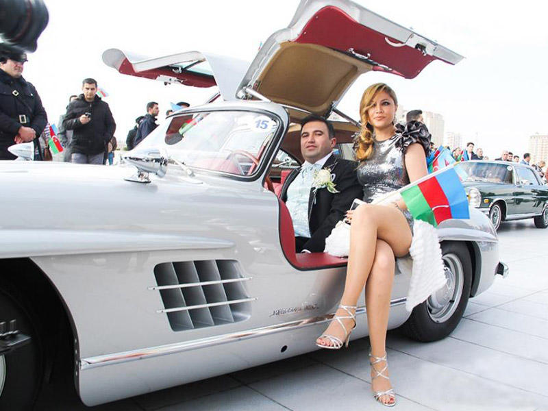 Nigar Camal avtomobil paradında göz qamaşdırdı - FOTO