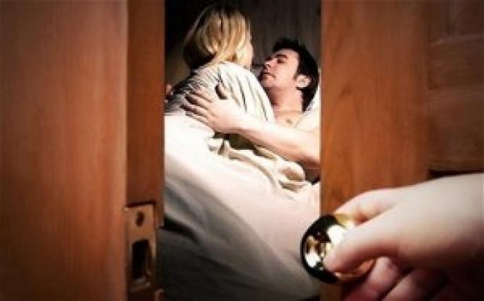 Bakıda ailə dramı: Əmisi arvadı ilə 10 il eşq macərası yaşadı