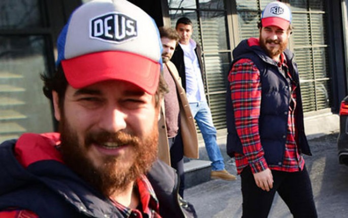 1 milyona avtomobil alan Çağatay tanınmaz halda - FOTO