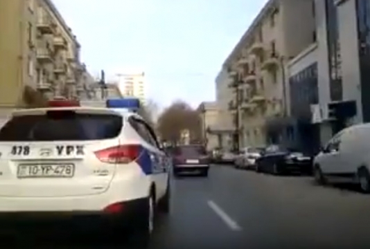 Qadın sürücü Bakıda yol polisinə «dərs keçdi» - VİDEO