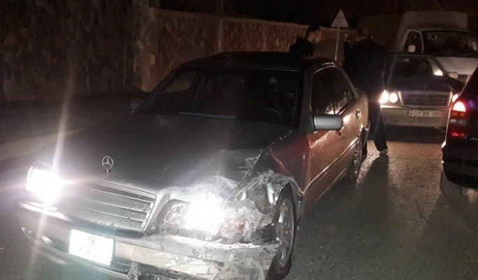Bakıda iki maşın toqquşdu, tıxac yarandı
