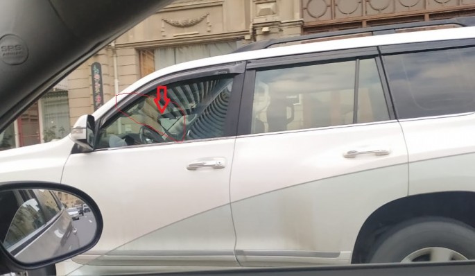 Təhlükəsizlik kəmərini "unikal" qaydada taxan sürücü - BAKIDA - FOTO