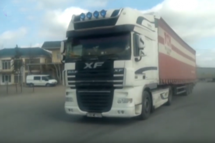 Sərhəddə yük maşınlarının hərəkətinə məhdudiyyət qoyulub - VİDEO