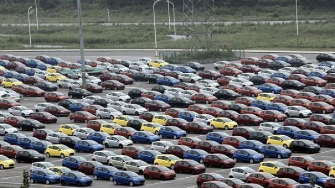 Çində avtomobil satışları 20% azalıb