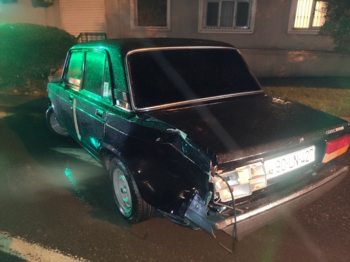 Bakıda iki avtomobil toqquşdu: xəsarət alan var - FOTO