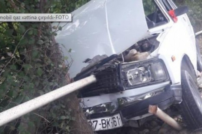 Avtomobil qaz xəttinə çırpıldı - FOTO