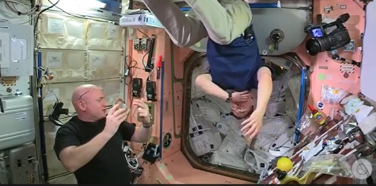 Astronavtlar kosmosda mayeni belə qəbul edirlər - VİDEO
