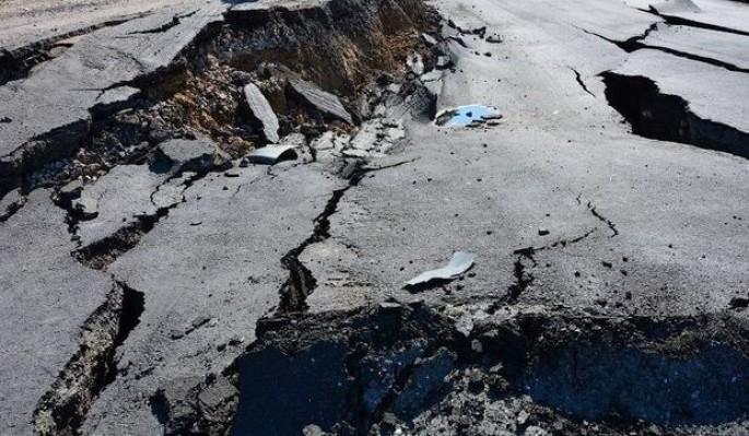 Xırdalanda yol çöküb