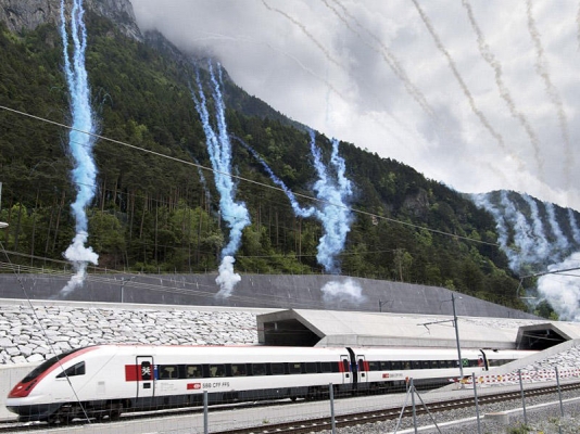 Dünyanın ən dərin, ən uzun tuneli açıldı - FOTO