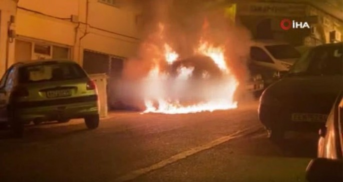 Yunanıstanda Türkiyə diplomatının avtomobili yandırılıb