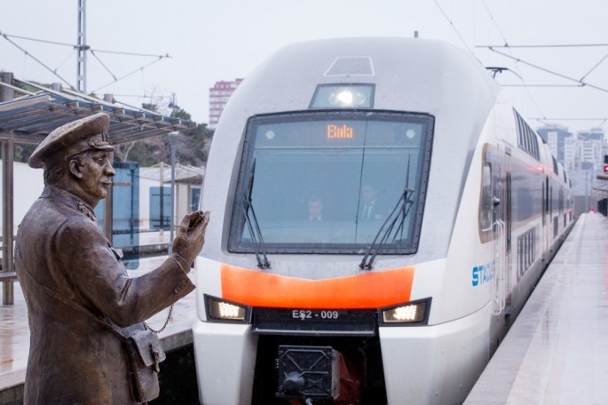 Bakıdan Sumqayıta gedən elektrik qatarı yolda qalıb