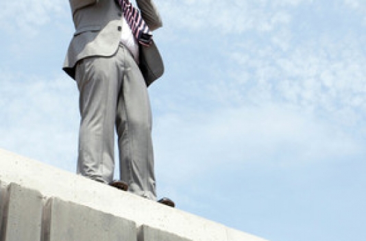 Abşeronda 33 yaşlı kişi özünü körpüdən atdı - FOTO