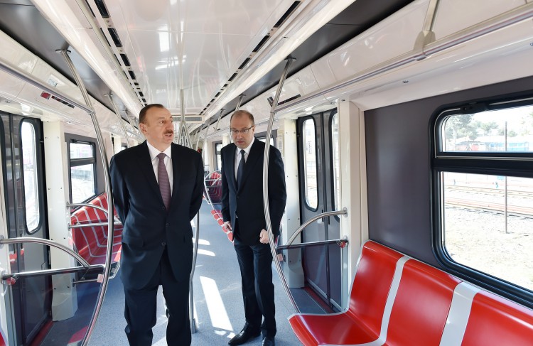 İlham Əliyev metroda - FOTO