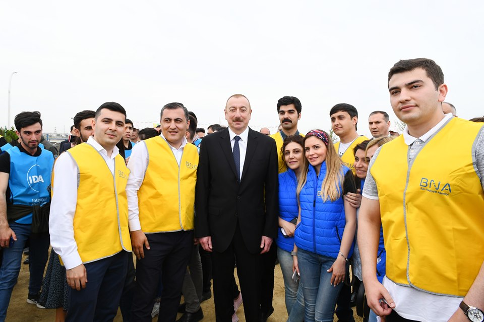 BNA aeroport yolunda ağacəkmə kampaniyasında iştirak etdi – FOTO