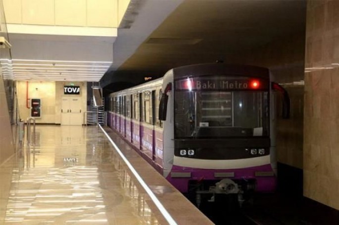 Bakı metrosunda qatar yoluna pirotexniki vasitə atıldı