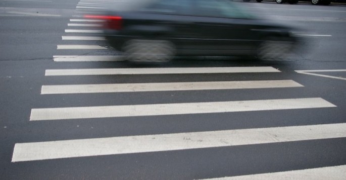 Zabratda yolu keçmək istəyən iki qadını maşın vurub