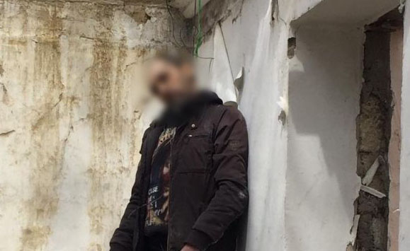 Bakıda asılmış kişi meyiti tapılıb - FOTO