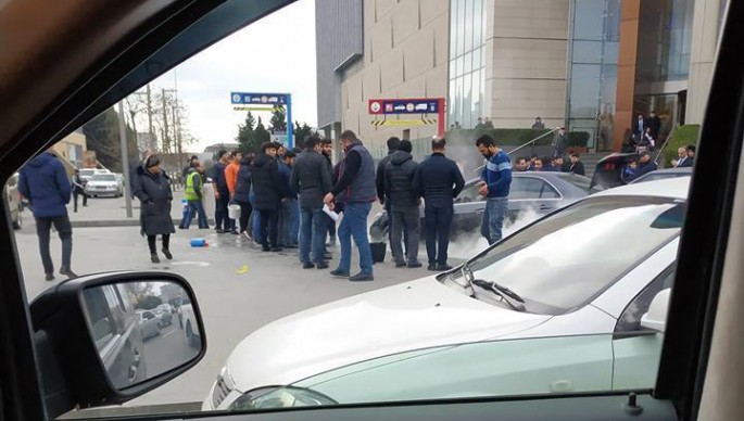 Bakıda “Mercedes” yanıb - VİDEO