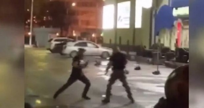 Polis küçədə “münasibətlərinə aydınlıq gətirənlərə” mane olmadı