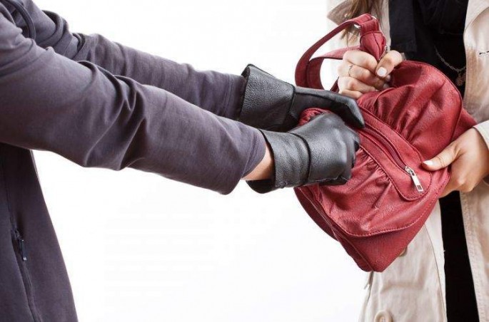 Metroda qadının telefonunu oğurlayan şəxs saxlanılıb