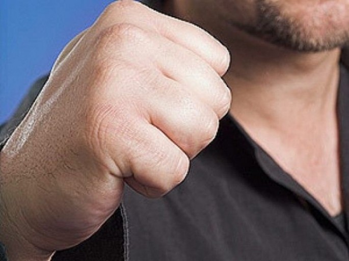 Avtoyumanın işçisi bir zərbəyə öldürüldü – VİDEO