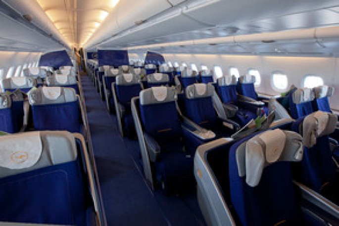 Təyyarədə sərnişinin qulaqcığı partladı - Avstraliyada