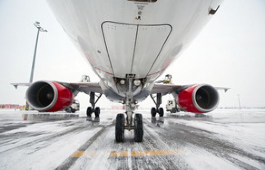 Güclü külək səbəbindən 200 aviareys gecikir və ya təxirə salınıb