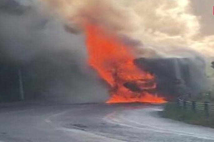 Sərnişin avtobusu yanıb kül oldu: 15 nəfər son anda xilas edildi - VİDEO