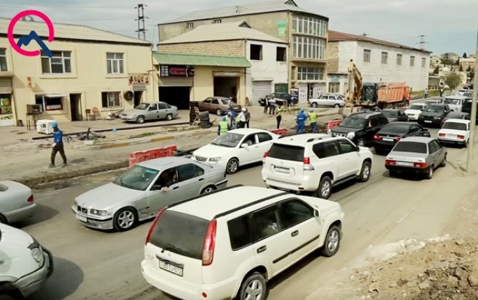 Binəqədidə 300 nəfərin tıxaca düşdüyü yoldan - VİDEO