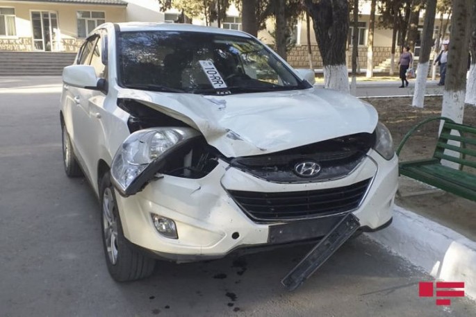 Sabirabadda avtomobil yeniyetməni vurub