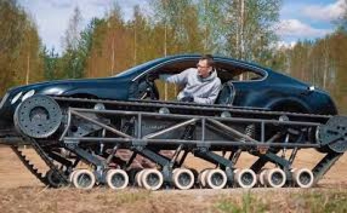 “Bentley” modelini tanka çevirdi - VİDEO