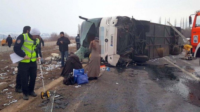 Sərnişin avtobusu aşdı - 25 yaralı