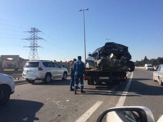 Aeroport yolunda qəza: 2 avtomobil toqquşdu