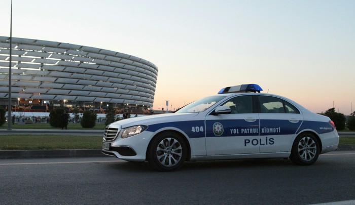 Futbol vaxtı polis belə işlədi - Bu da FOTOLAR