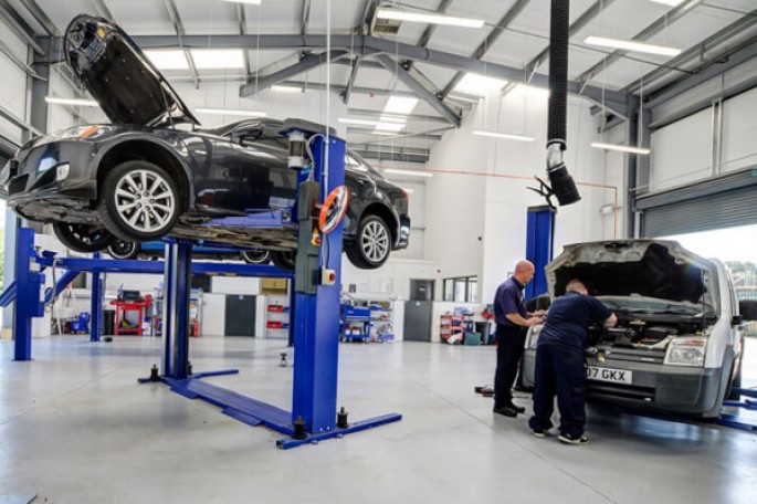 Bakıda usta avtoservisdən 34 min oğurladı